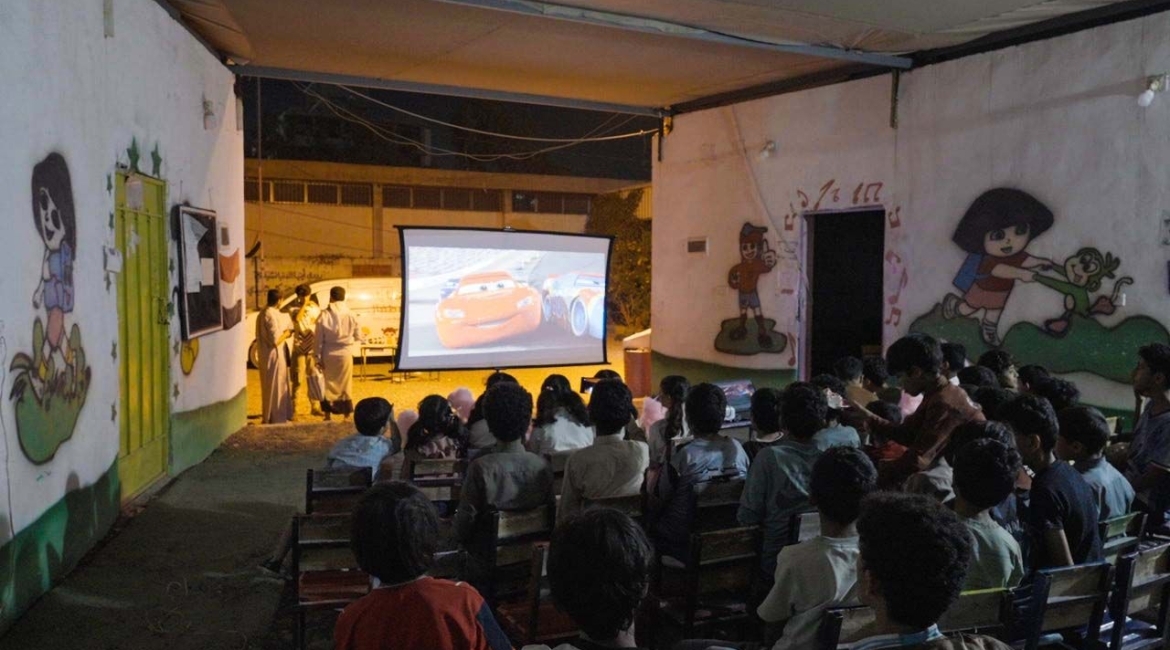 Tawakkol Karman Foundation launches mobile cinema for children in Marib